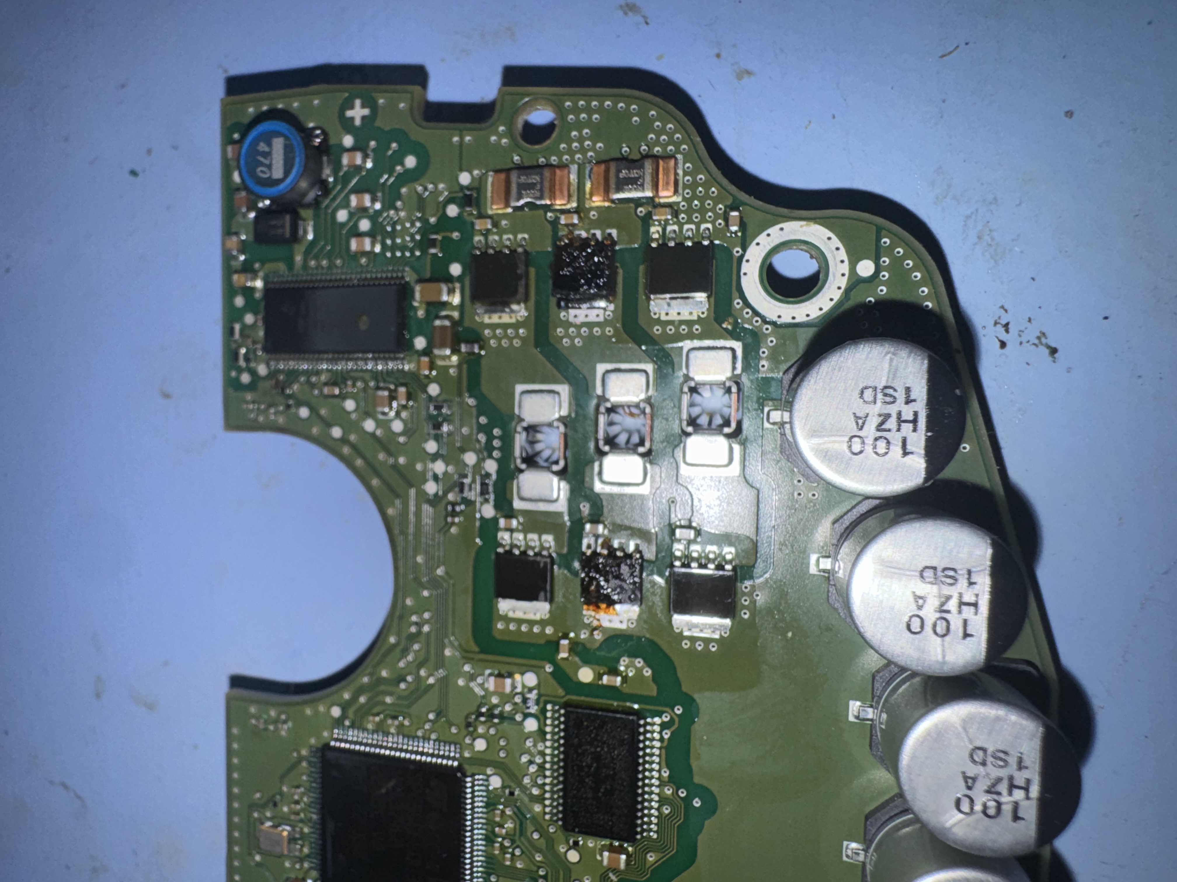 Defekte BUK7Y15-60E MOSFETs auf der Bosch eBike Motorplatine – Kurzschluss sichtbar